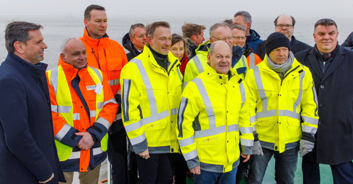 Erstes Deutsches LNG-Terminal Wird In Wilhelmshaven Eröffnet ...